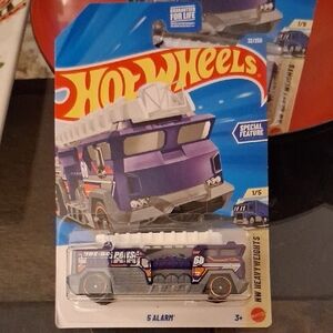 HOT WHEELS 5 ALARM